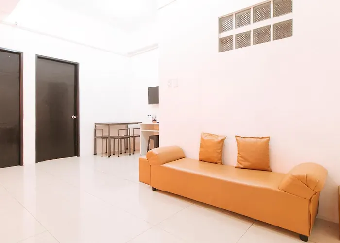 Hotel Reddoorz @ Jardin Lrt Tayuman Manila