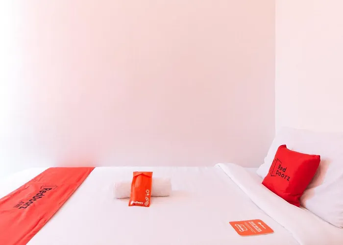 Hotel Reddoorz @ Jardin Lrt Tayuman 2*