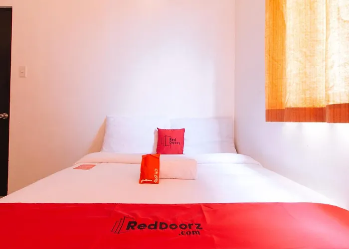 Reddoorz @ Jardin Lrt Tayuman Hotel 2*