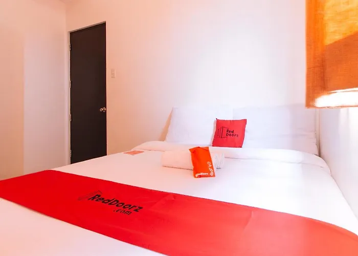 Hotel Reddoorz @ Jardin Lrt Tayuman 2*