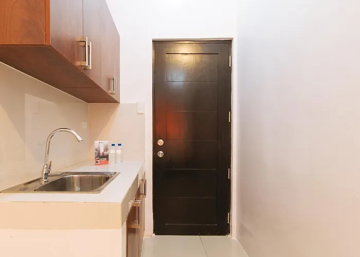 Hotel Reddoorz @ Jardin Lrt Tayuman 2*