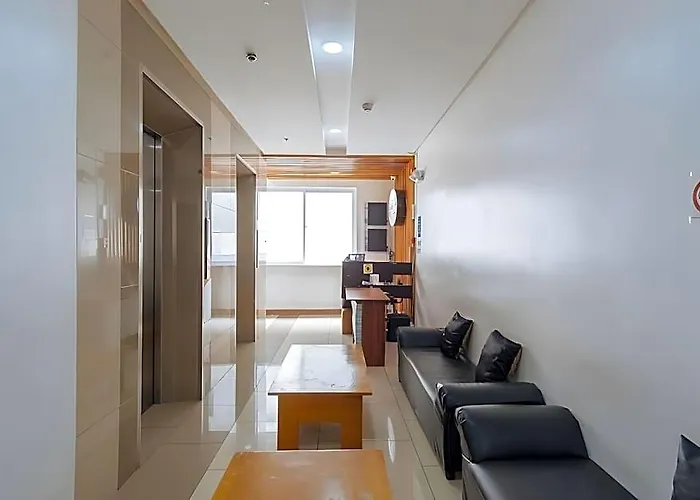 Hotel Reddoorz @ Jardin Lrt Tayuman 2*